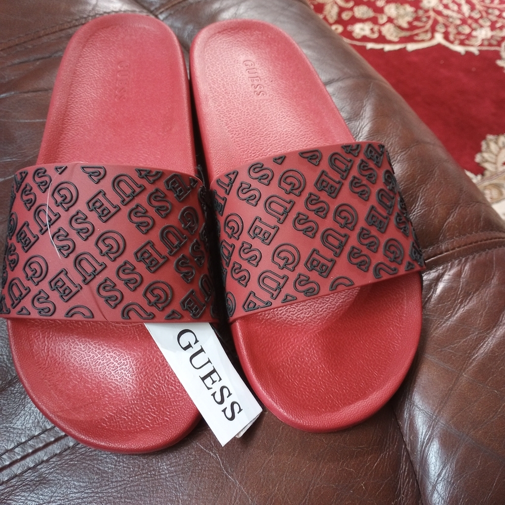 Guess men slide